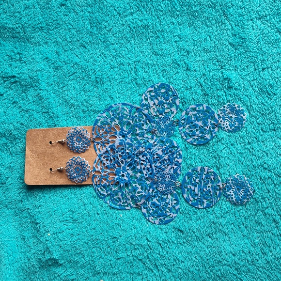 Jewelry - Blue round circle dangling earrings